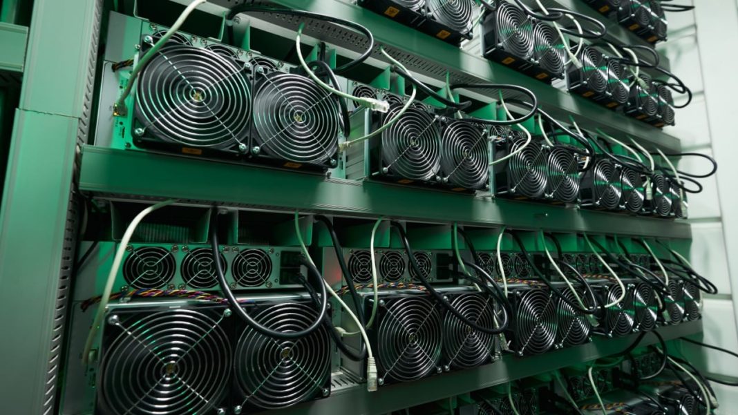 Hut 8’s Bitcoin Mining Output Drops 36% to 148 BTC in April – Mining Bitcoin News