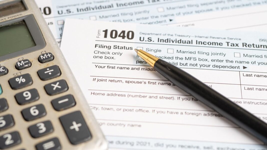 Flat Tax Frenzy: Americans Debate Tax Code Overhaul on X – Featured Bitcoin News