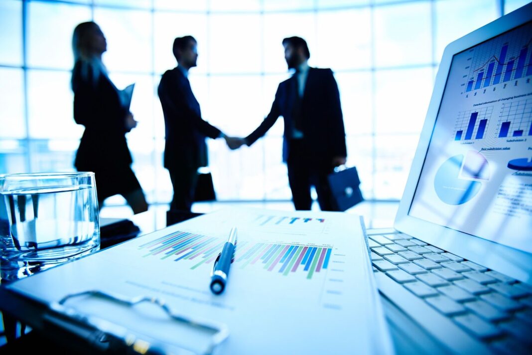 business handshake (shutterstock)